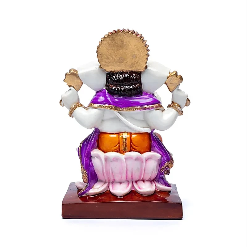 Ganesh assis sur trone de lotus